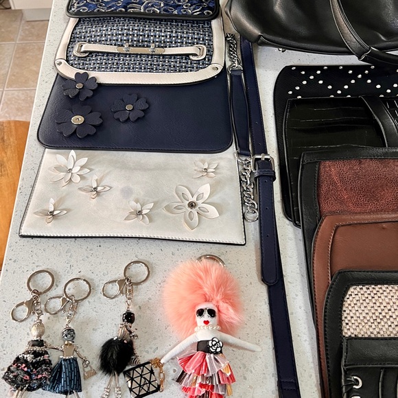 Magnolia and Vine Purse Collection - Picture 6 of 7